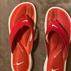 nike flip flops